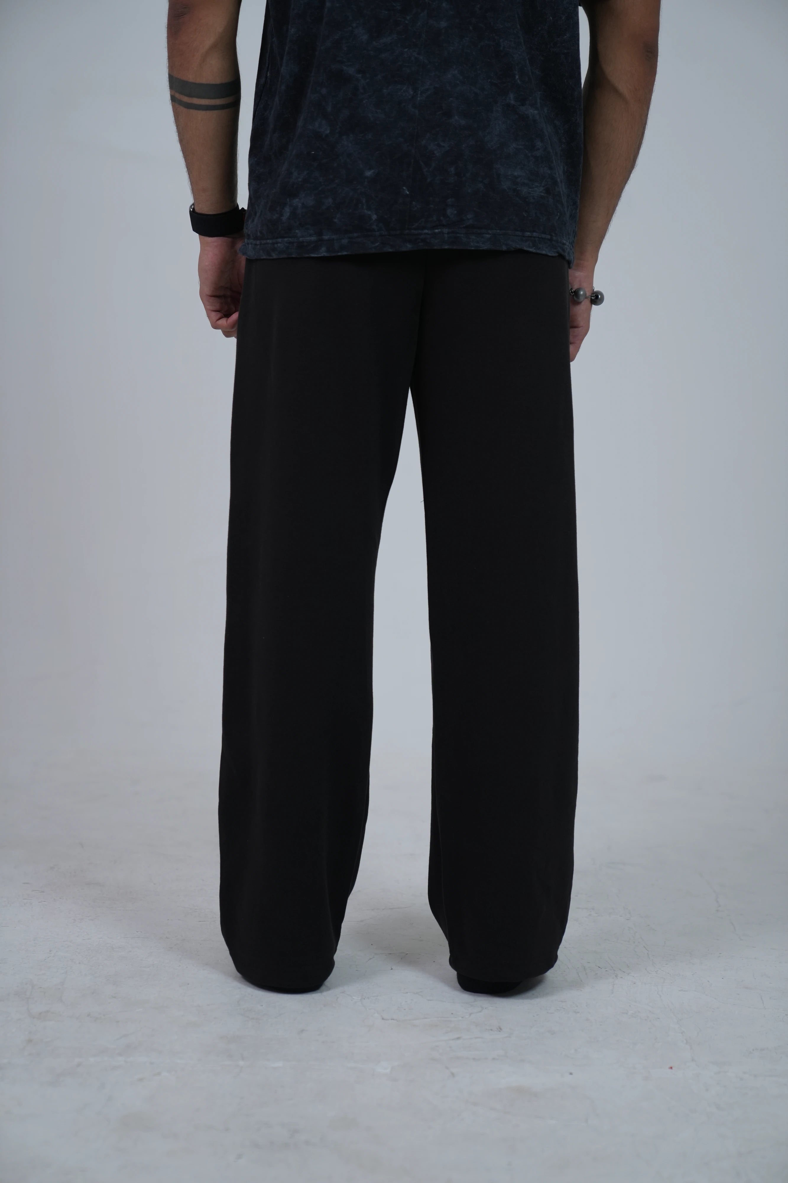 baggy-black-back