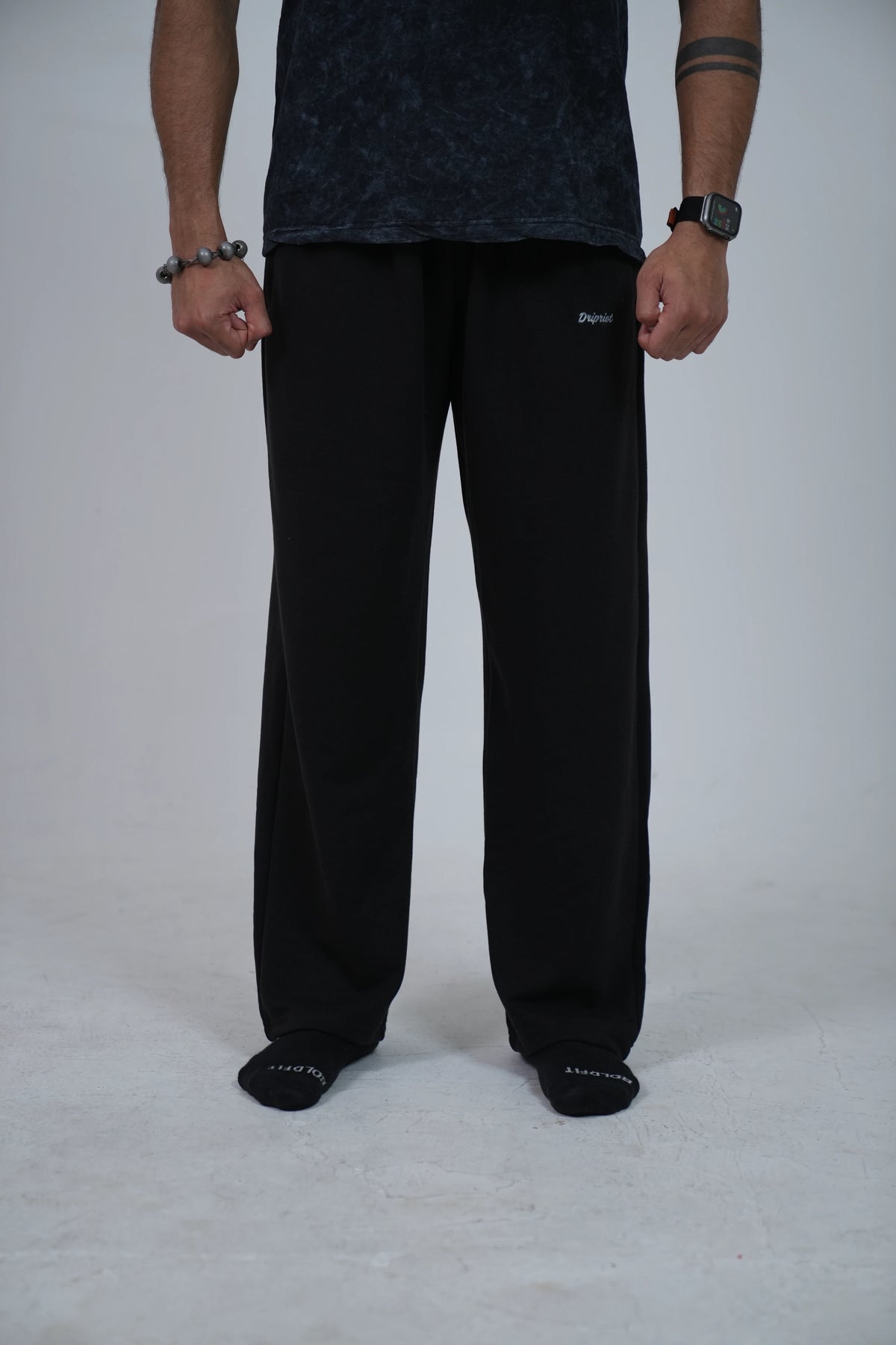 baggy-black-front