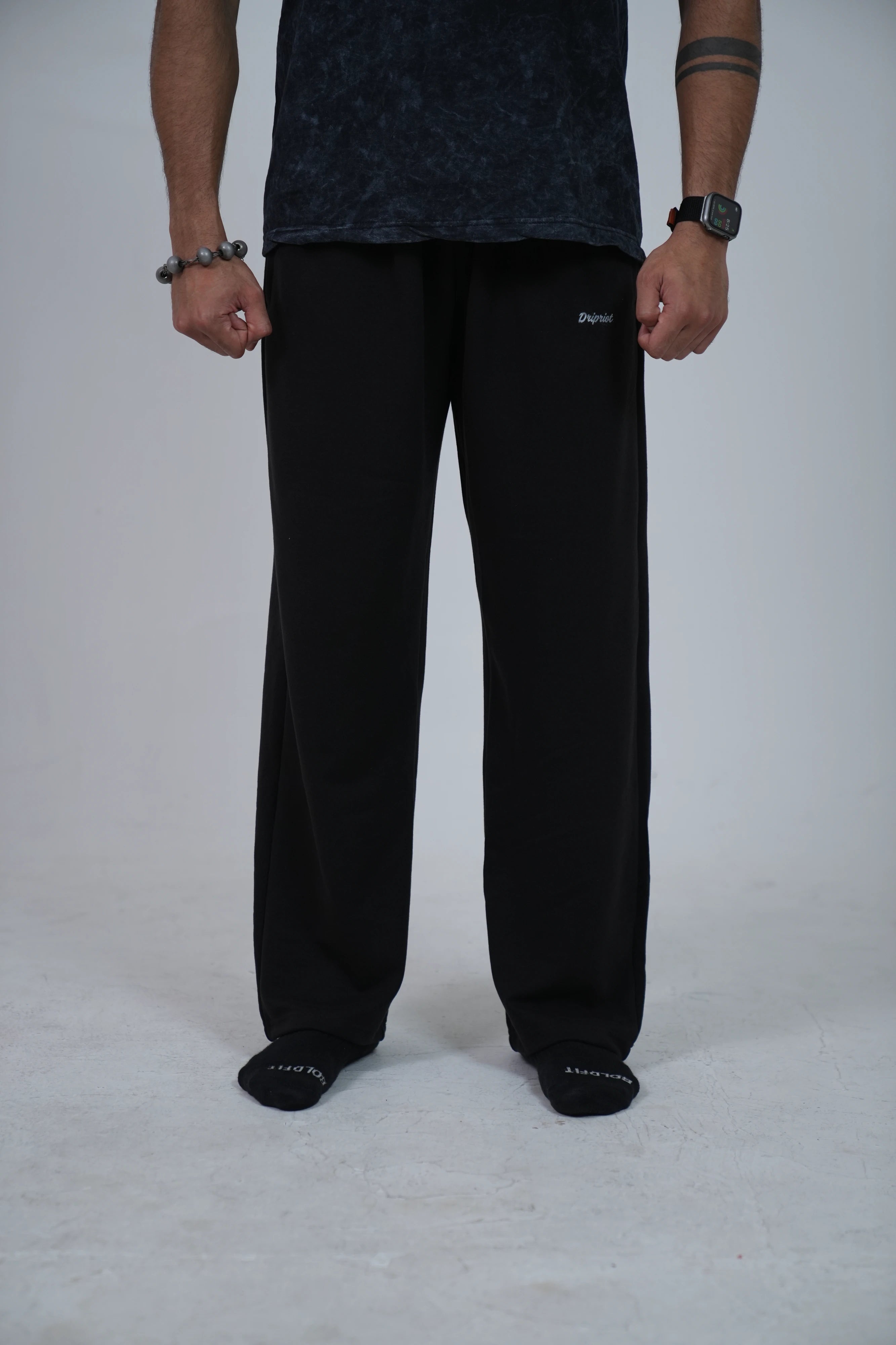 baggy-black-front